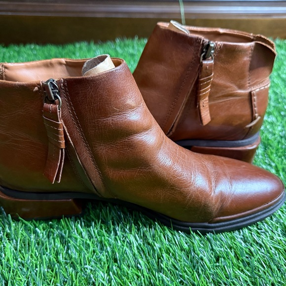Franco Sarto Happily Ankle Boots Women's 8.5M - Brown Leather Side Zip Boots - Picture 8 of 16